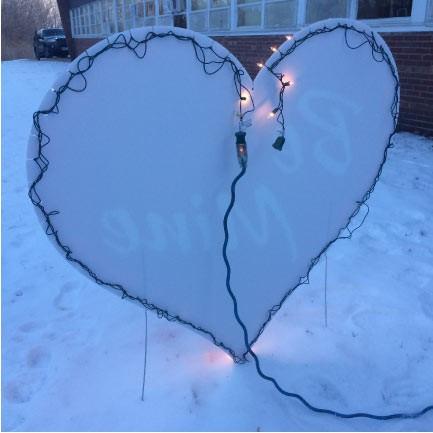 Lighted 'Be Mine' Heart Yard Sign - Image 5
