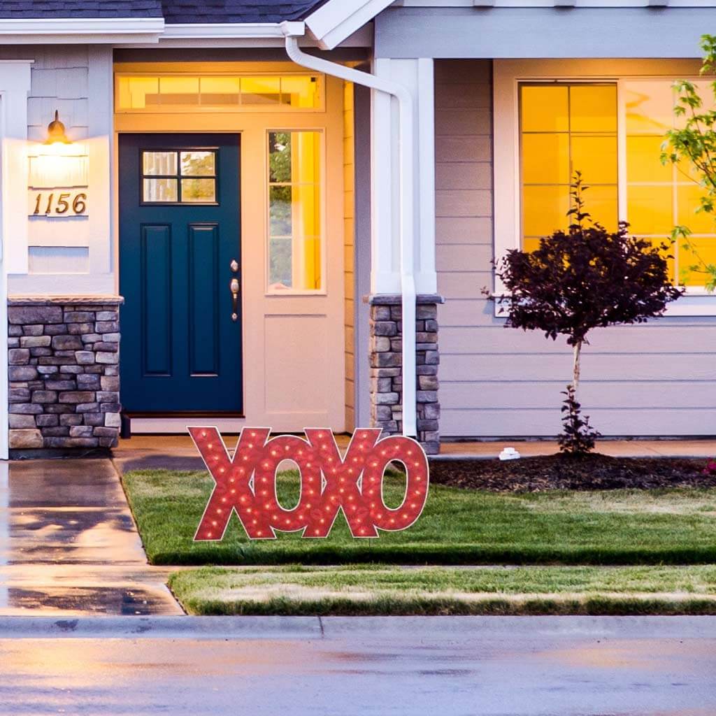 Lighted XOXO Yard Sign